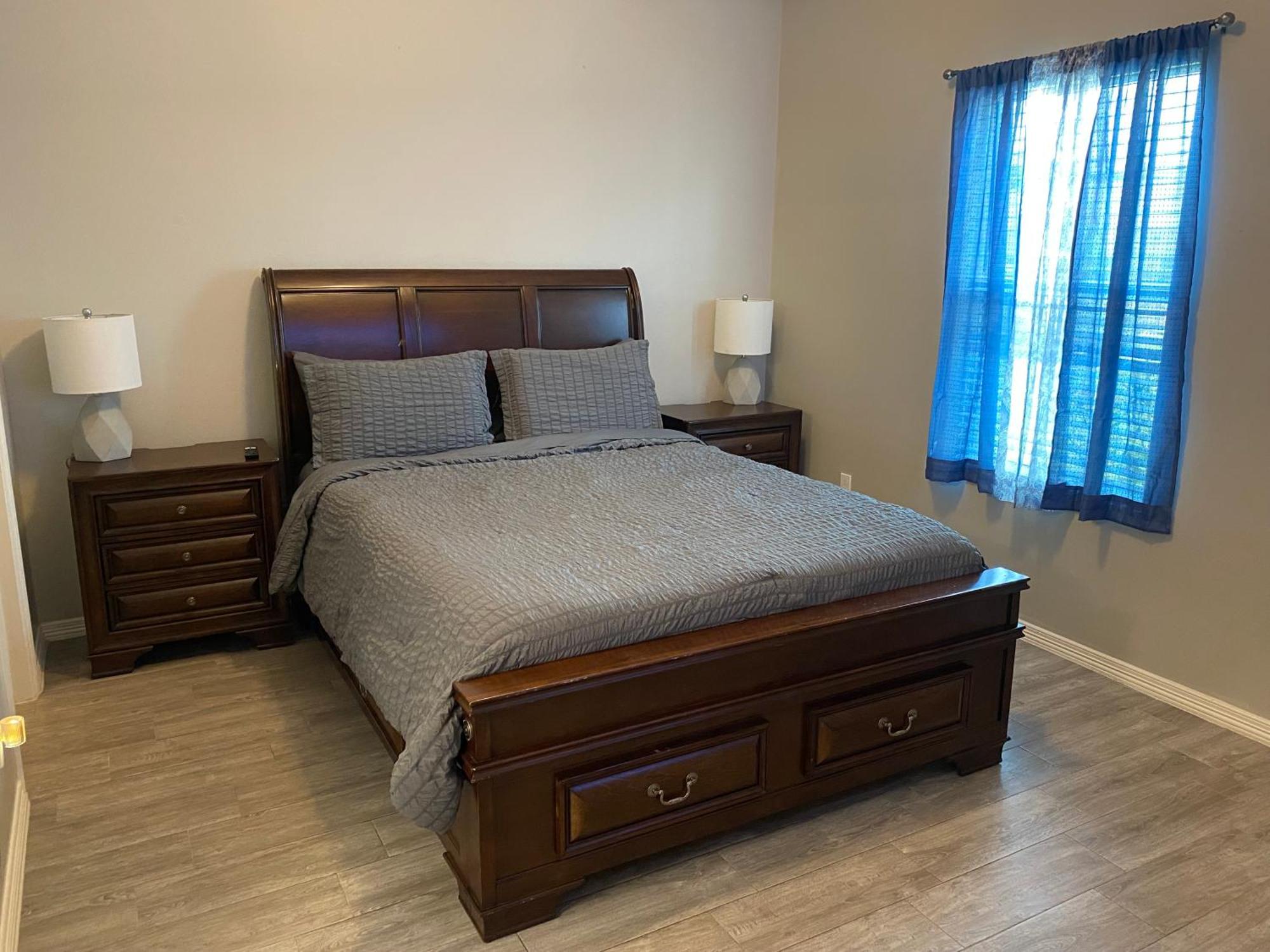 Cozy Getaway With King Bed Near Utrgv Apartment Edinburg Bagian luar foto
