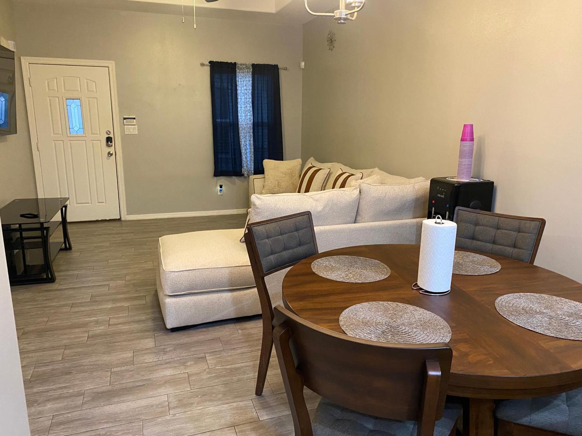 Cozy Getaway With King Bed Near Utrgv Apartment Edinburg Bagian luar foto